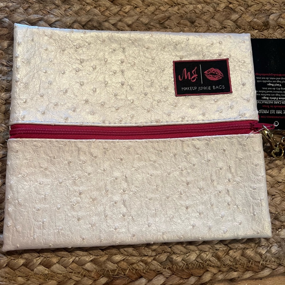 Makeup Junkie Pearl with Tassel